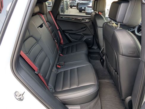 Used 2025 Porsche Macan image 23