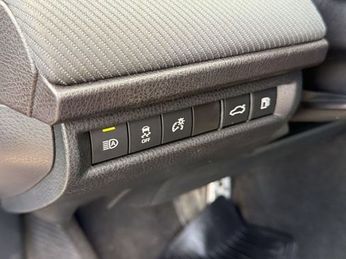 Used 2025 Toyota Camry SE FWD image 18