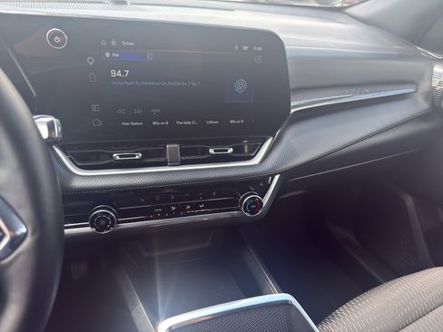 Used 2025 Chevrolet Equinox LT FWD image 20