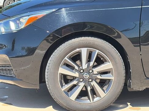 Used 2021 Nissan Versa SV image 5