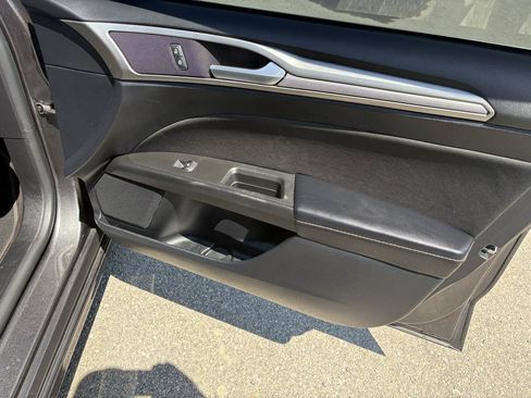 Used 2019 Ford Fusion SE FWD image 41