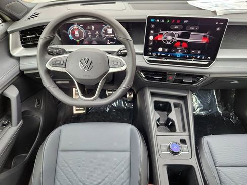 New 2026 Volkswagen Tiguan SE R-Line image 25