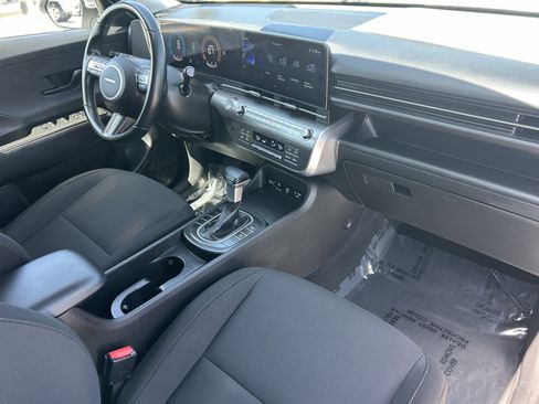Used 2025 Hyundai Kona SEL FWD image 9