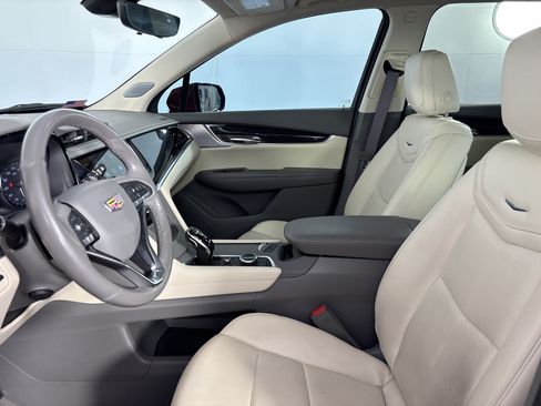 Used 2024 Cadillac XT6 Premium Luxury w/ Technology Package FWD image 5