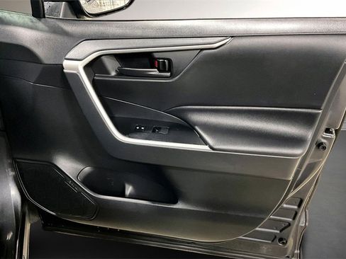 Used 2019 Toyota RAV4 LE image 28