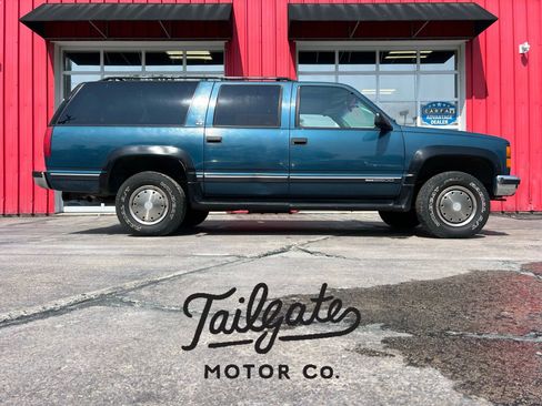Used 1994 GMC Suburban 2500 image 1
