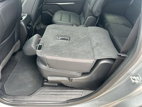 Used 2025 Chevrolet Traverse LT image 11