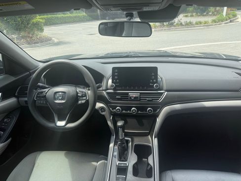 Used 2020 Honda Accord LX image 4