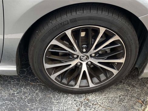 Used 2019 Toyota Camry SE image 11