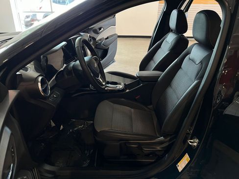 Used 2025 Chevrolet Trax LT w/ LT Convenience Package image 25