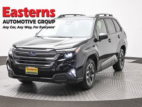 Used 2025 Subaru Forester Premium AWD/4WD image 1