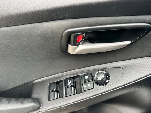 Used 2019 Toyota Yaris LE image 8