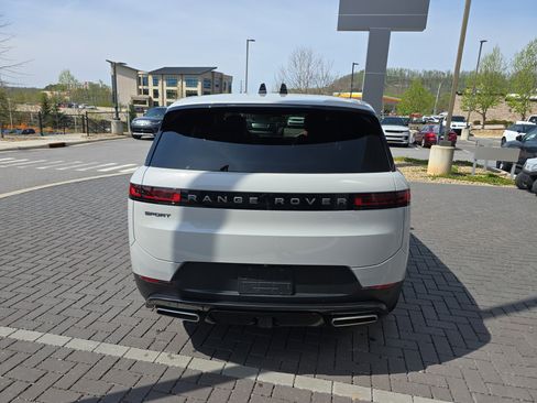 Used 2025 Land Rover Range Rover Sport SE AWD/4WD image 6