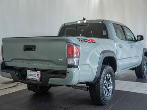 Used 2022 Toyota Tacoma TRD Off-Road w/ TRD Premium Off Road Package AWD/4WD image 4