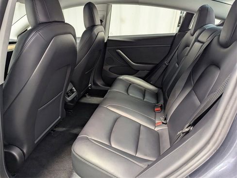 Used 2023 Tesla Model 3 Standard Range image 9
