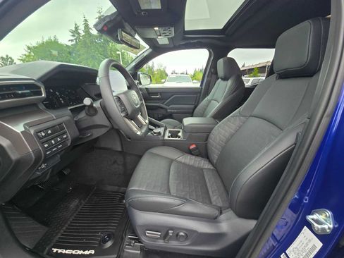 Certified 2025 Toyota Tacoma TRD Off-Road w/ TRD Off Road Premium Package AWD/4WD image 21