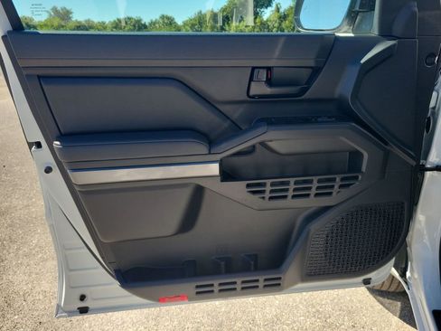 New 2025 Toyota Tacoma SR5 image 40