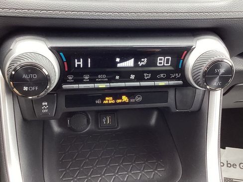 Used 2025 Toyota RAV4 XLE image 19