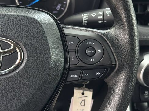 Used 2021 Toyota RAV4 LE AWD/4WD image 21