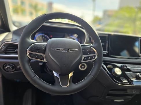New 2026 Chrysler Pacifica Select image 22