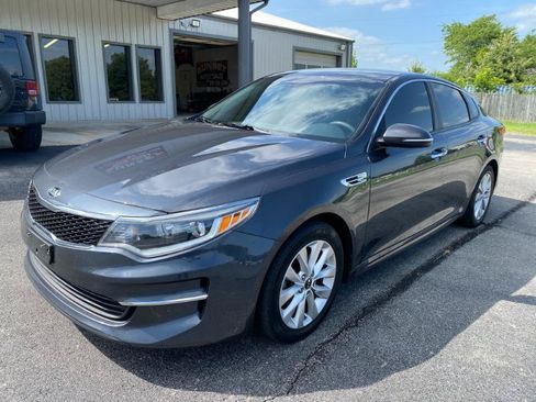 Used 2017 Kia Optima LX w/ Option Group 014 FWD image 2