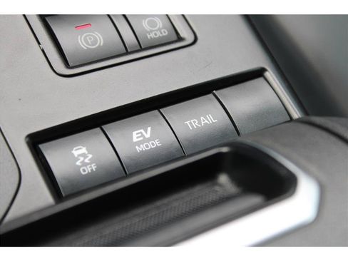 Used 2021 Toyota Highlander XLE AWD/4WD image 31