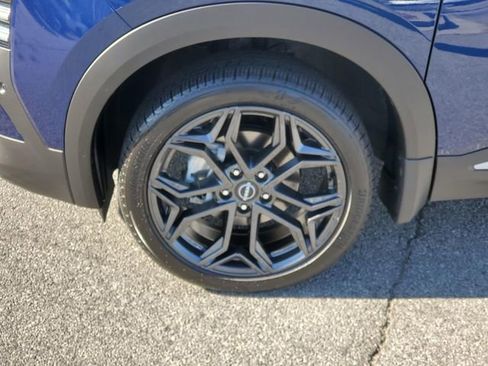 Certified 2025 Nissan Kicks SR image 9