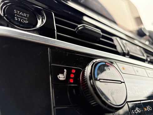 Used 2025 Nissan Pathfinder SV image 5