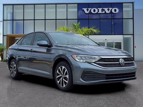 Used 2023 Volkswagen Jetta S image 1