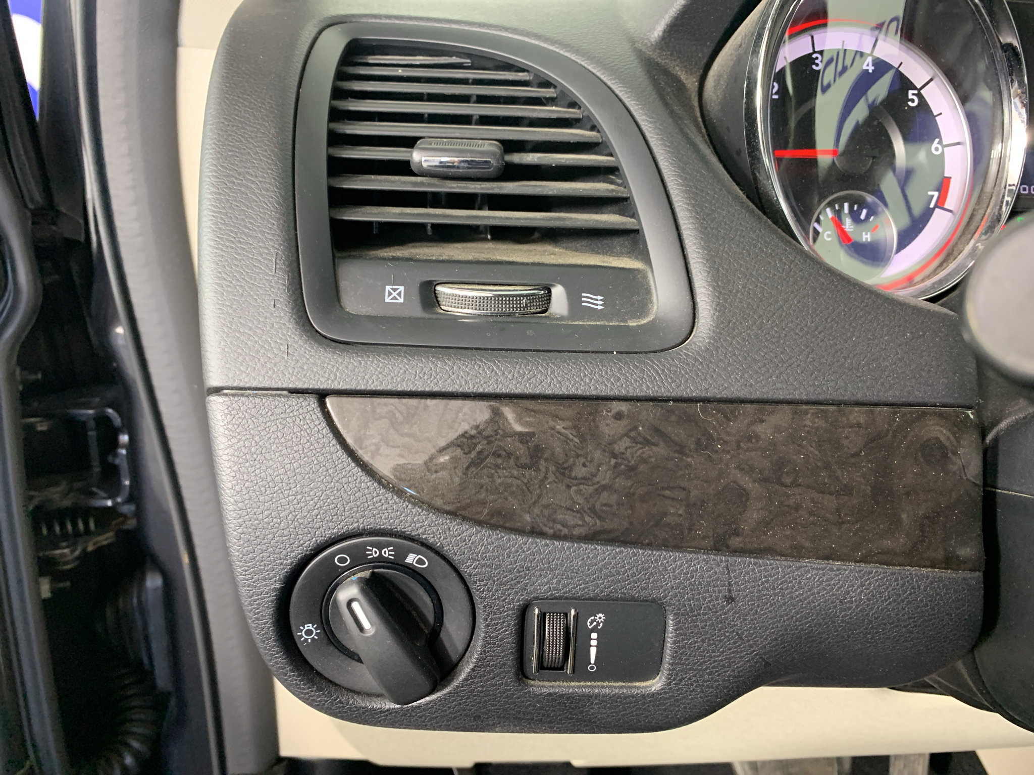 Used 2016 Dodge Grand Caravan SE w/ Quick Order Package 29E SE FWD image 15