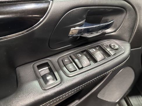 Used 2017 Dodge Grand Caravan SE image 15