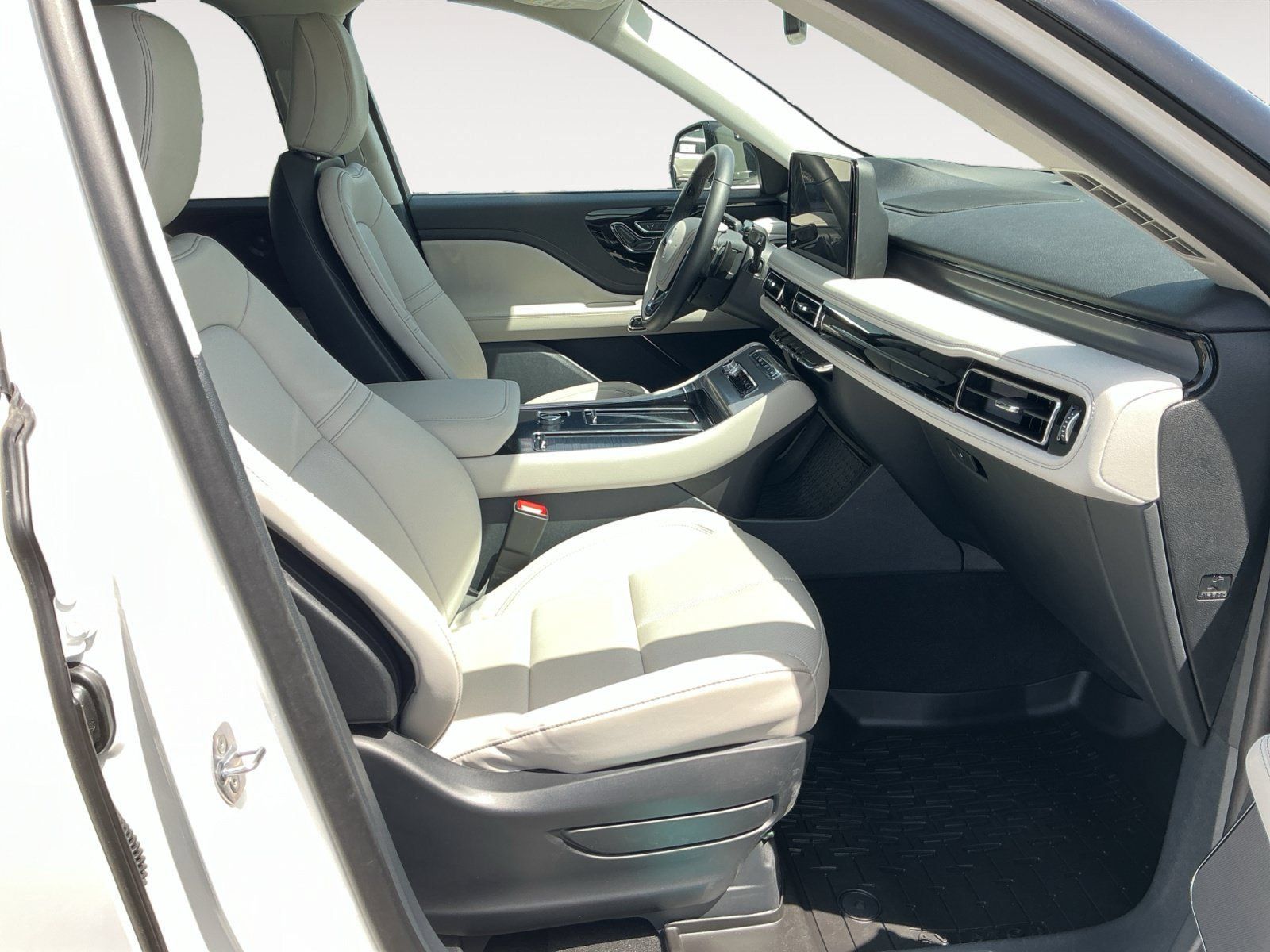 New 2026 Lincoln Aviator AWD image 15