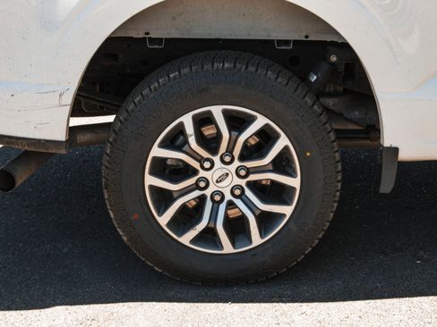 Used 2022 Ford F150 Lariat w/ Bed Utility Package RWD image 5