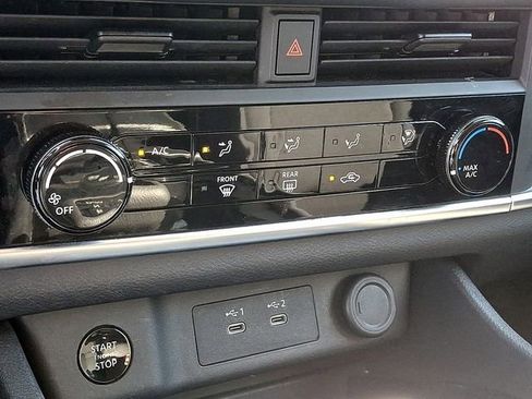 Used 2024 Nissan Rogue S image 15