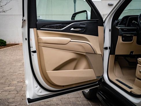 Used 2021 Cadillac Escalade ESV Premium Luxury image 30