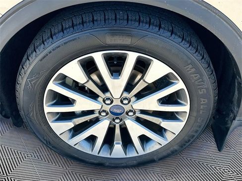 Used 2020 Ford Escape Titanium image 31