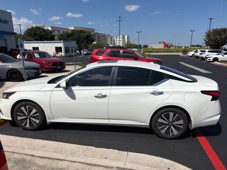 Used 2021 Nissan Altima 2.5 SV w/ SV Premium Package FWD video 1