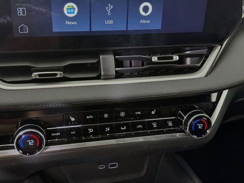 Used 2025 Chevrolet Equinox LT w/ Convenience Package II image 18