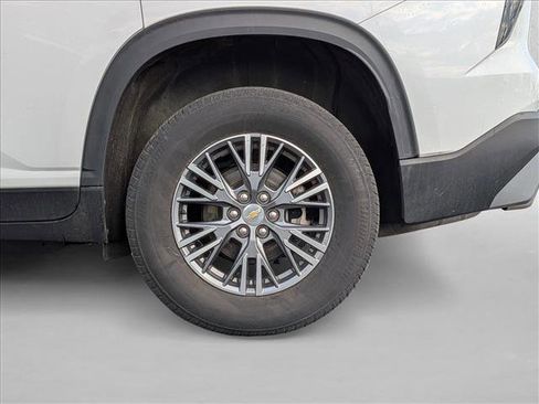 Used 2024 Chevrolet Traverse LT FWD image 15