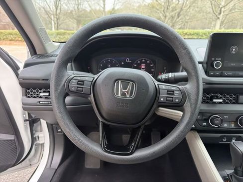 Used 2025 Honda Accord SE image 14