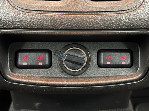Used 2018 Ford Taurus Limited FWD image 6