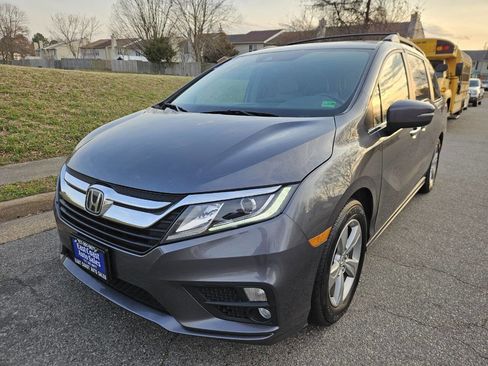 Used 2018 Honda Odyssey EX image 3