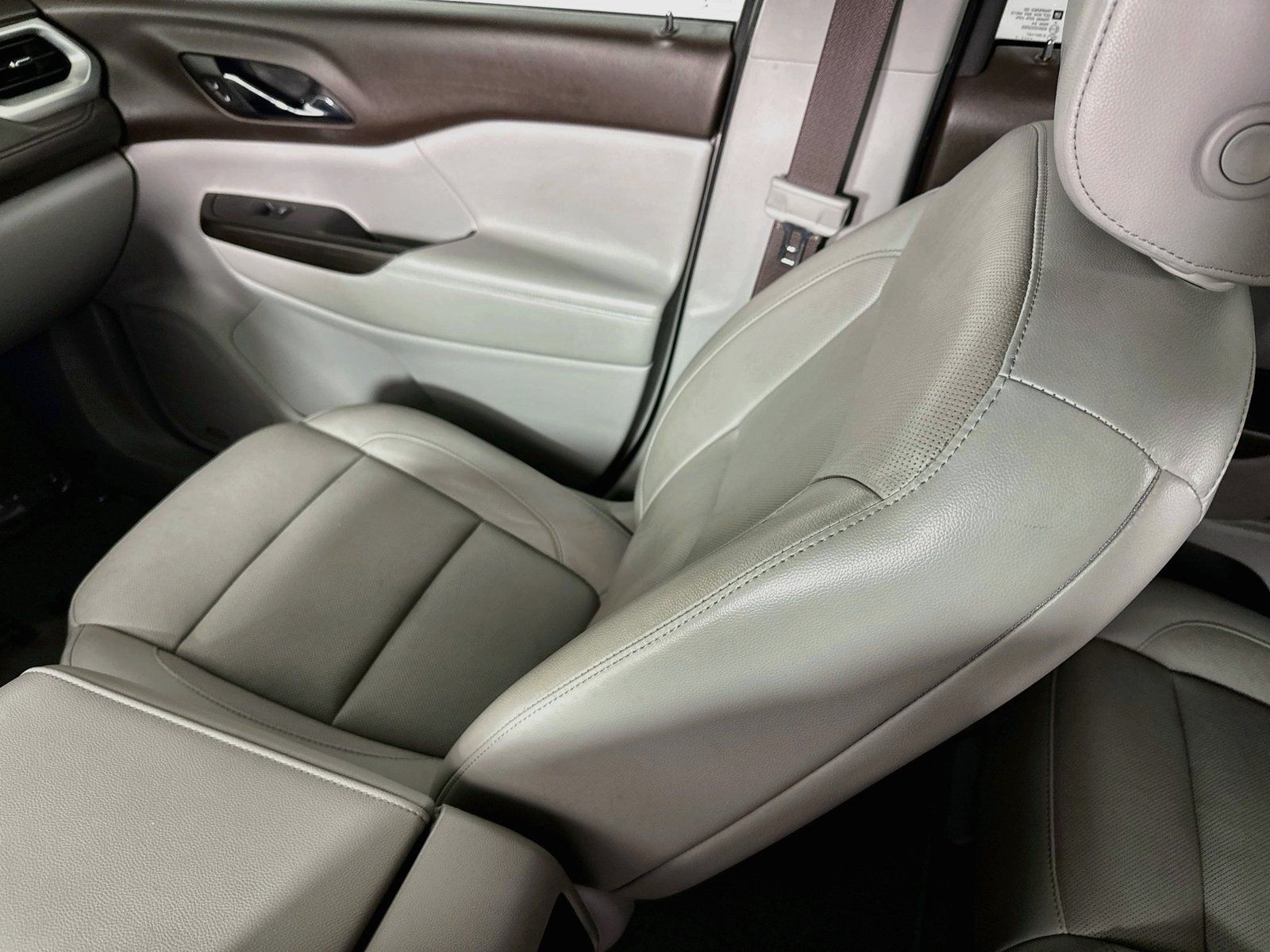 Used 2017 GMC Acadia SLT AWD/4WD image 25