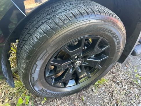 Used 2020 Nissan Frontier SV w/ Midnight Edition Floor Mats image 6