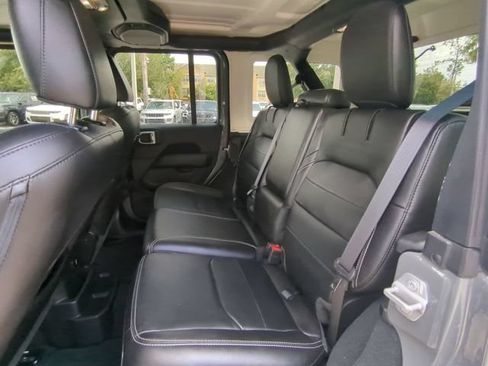 Used 2022 Jeep Wrangler Unlimited Sahara AWD/4WD image 15