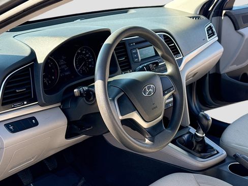 Used 2017 Hyundai Elantra SE image 4