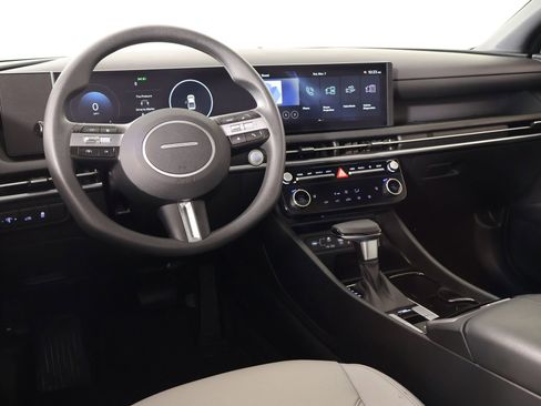 Certified 2026 Hyundai Santa Cruz SEL image 2