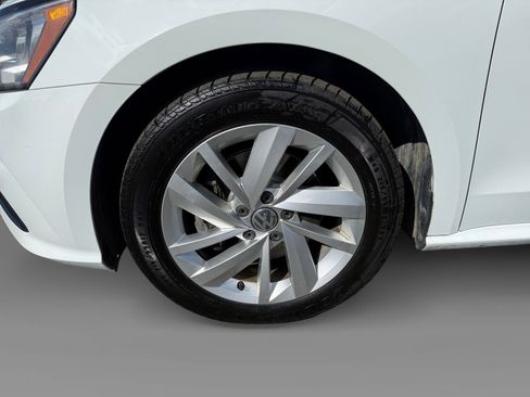 Used 2018 Volkswagen Passat 2.0T SE image 9