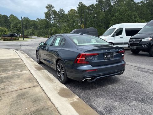 Used 2022 Volvo S60 T8 R-Design Expression w/ Advanced Package image 5