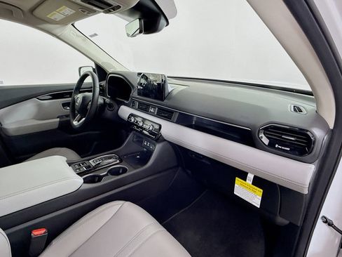New 2025 Honda Pilot Touring image 30